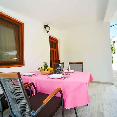 In 35590 Apartment *